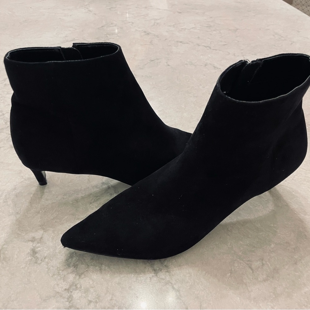 Charles by Charles David ankle boots in black faux suede/ size 8 1/2/ EUC/no box - Picture 4 of 15